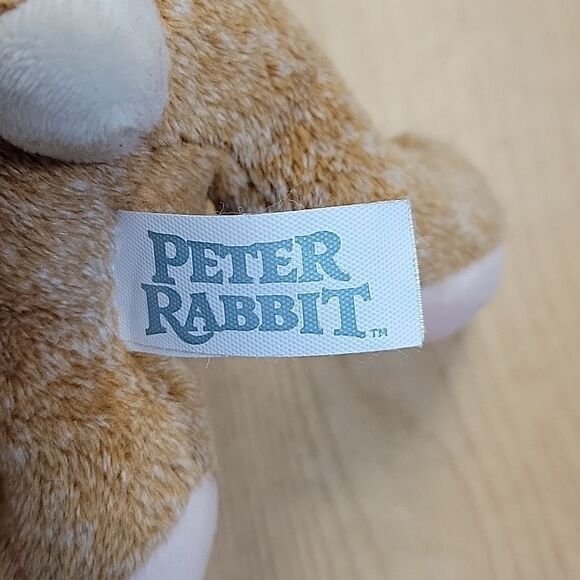 Peter Rabbit- Beatrix Potter Books And Arm Hugger Peter Rabbit pLush - Picture 11 of 12